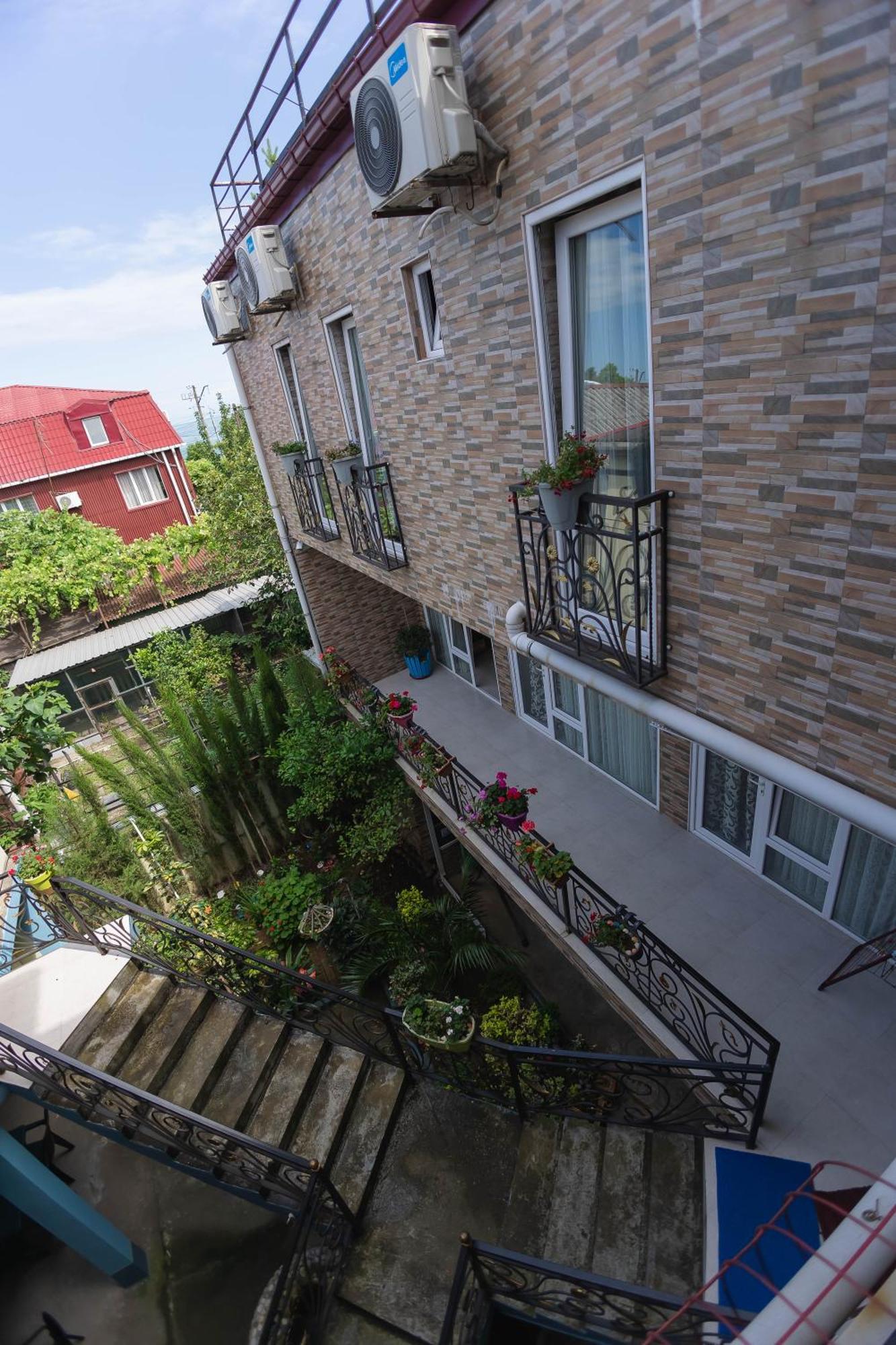 Guest House Ocean Force 바투미 외부 사진