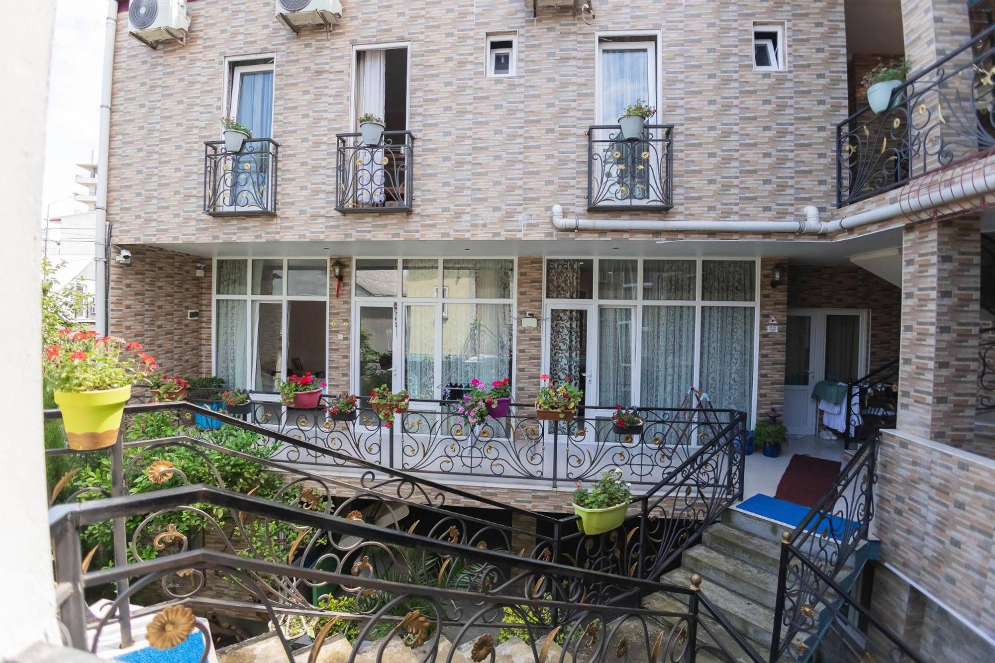 Guest House Ocean Force 바투미 외부 사진