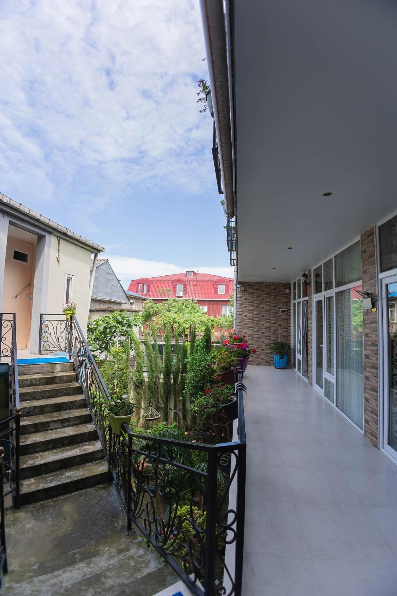 Guest House Ocean Force 바투미 외부 사진
