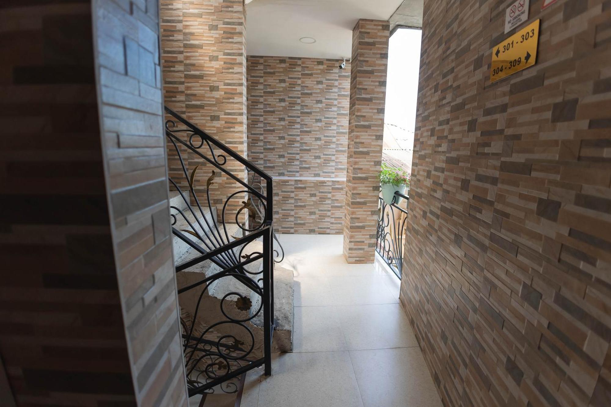 Guest House Ocean Force 바투미 외부 사진
